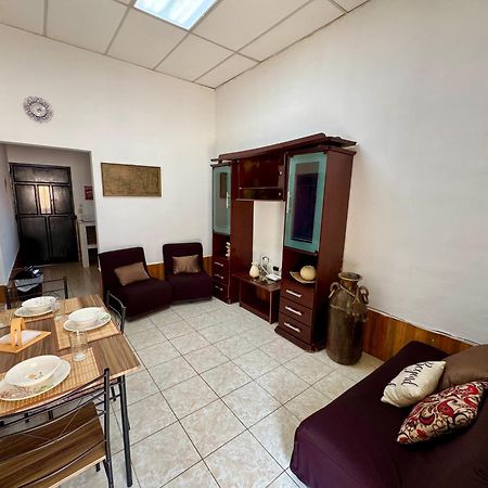 Hostal Inn 1 فلوريس المظهر الخارجي الصورة