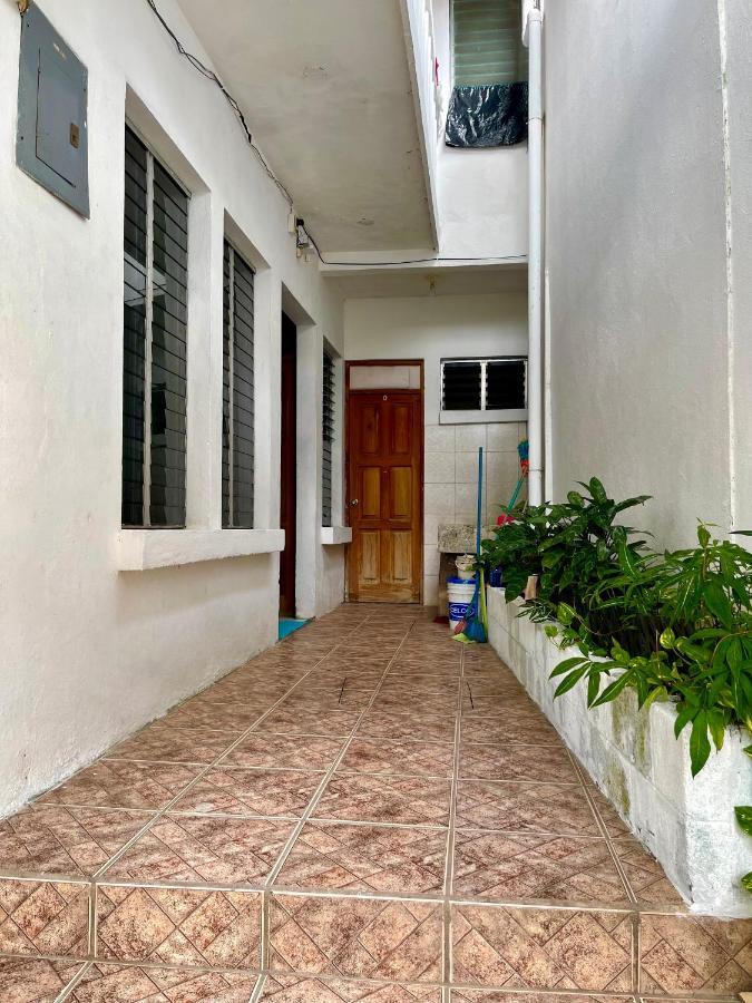 Hostal Inn 1 فلوريس المظهر الخارجي الصورة