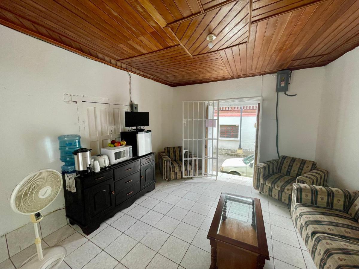 Hostal Inn 1 فلوريس المظهر الخارجي الصورة