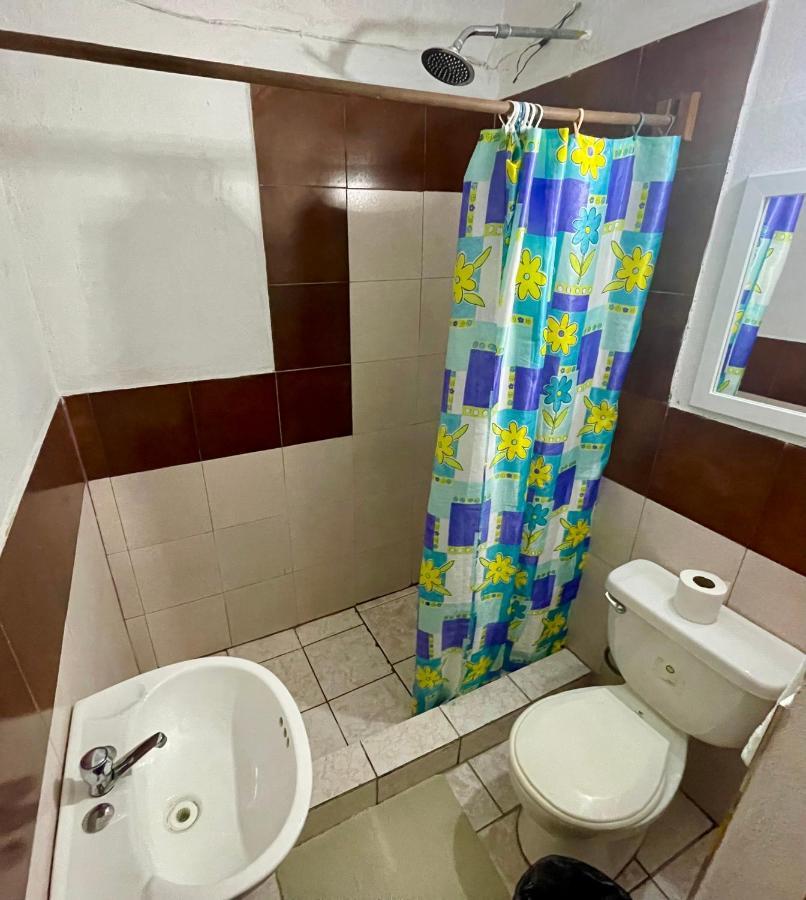 Hostal Inn 1 فلوريس المظهر الخارجي الصورة