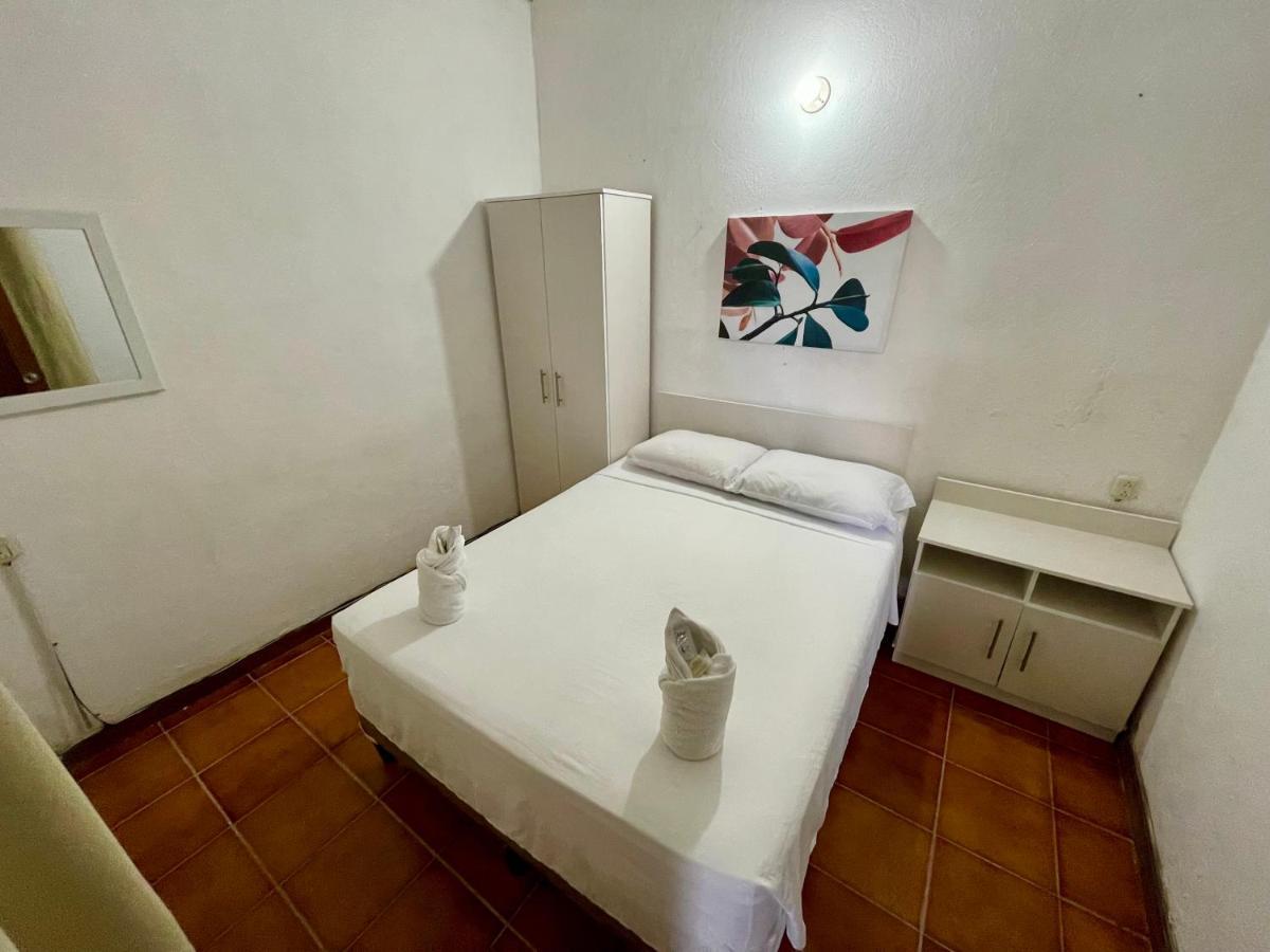 Hostal Inn 1 فلوريس المظهر الخارجي الصورة