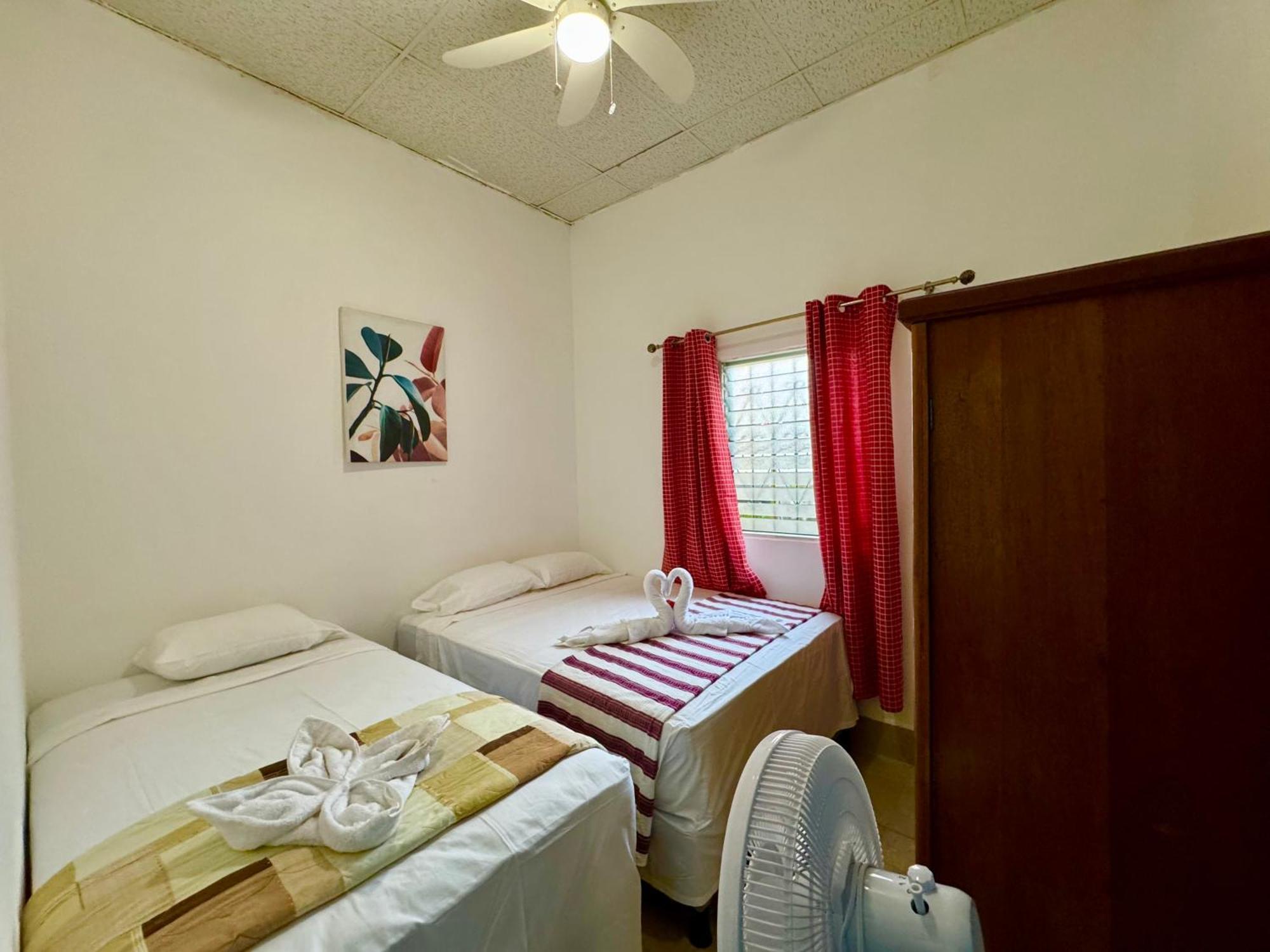 Hostal Inn 1 فلوريس المظهر الخارجي الصورة