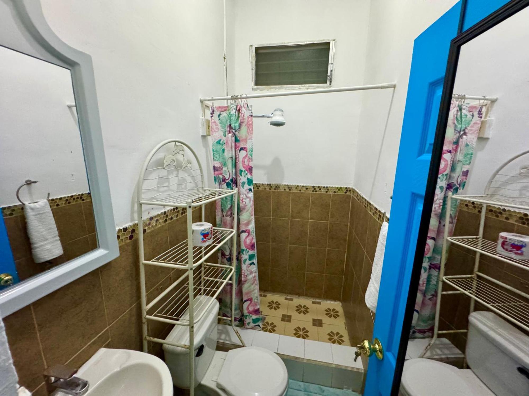 Hostal Inn 1 فلوريس المظهر الخارجي الصورة