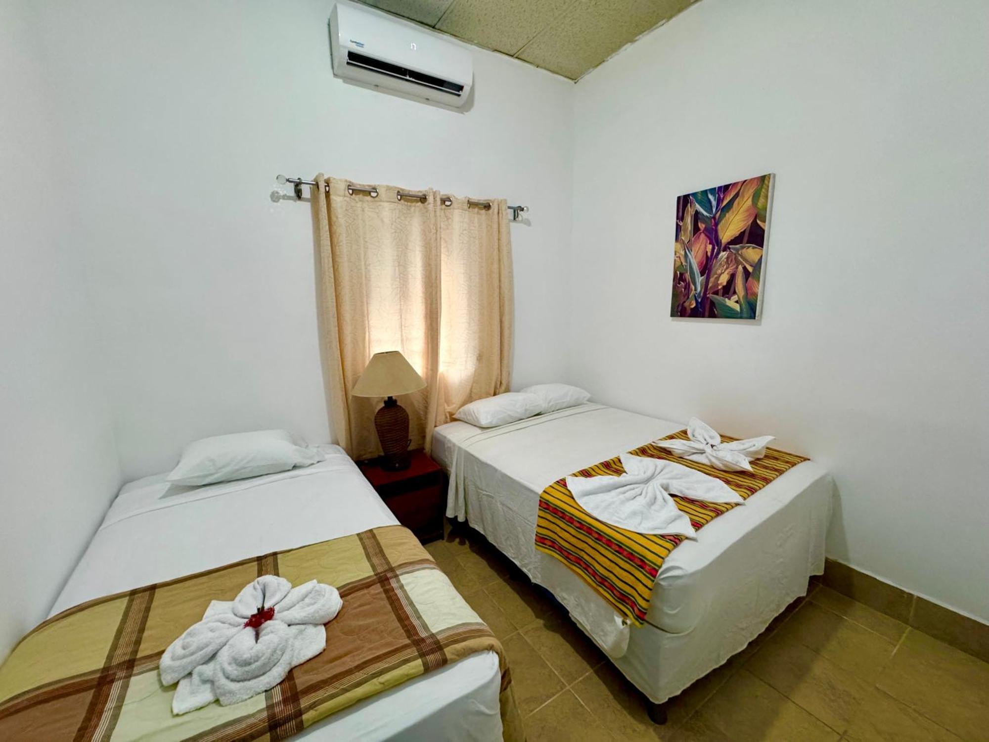 Hostal Inn 1 فلوريس المظهر الخارجي الصورة